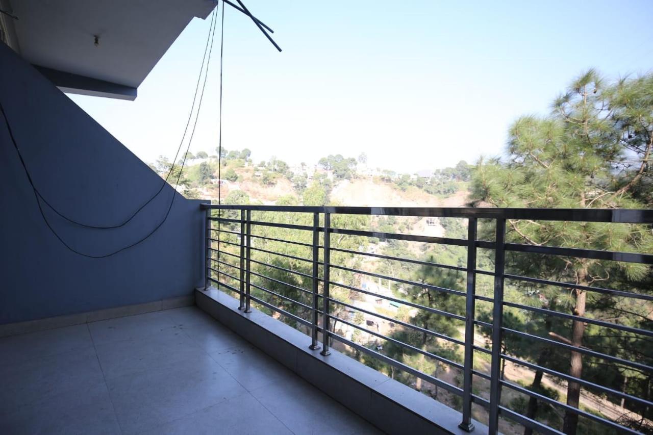 Sky Home Train View Kasauli Ngoại thất bức ảnh